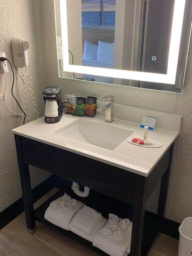 Days Inn By Wyndham Fort Pierce Midtown Екстериор снимка