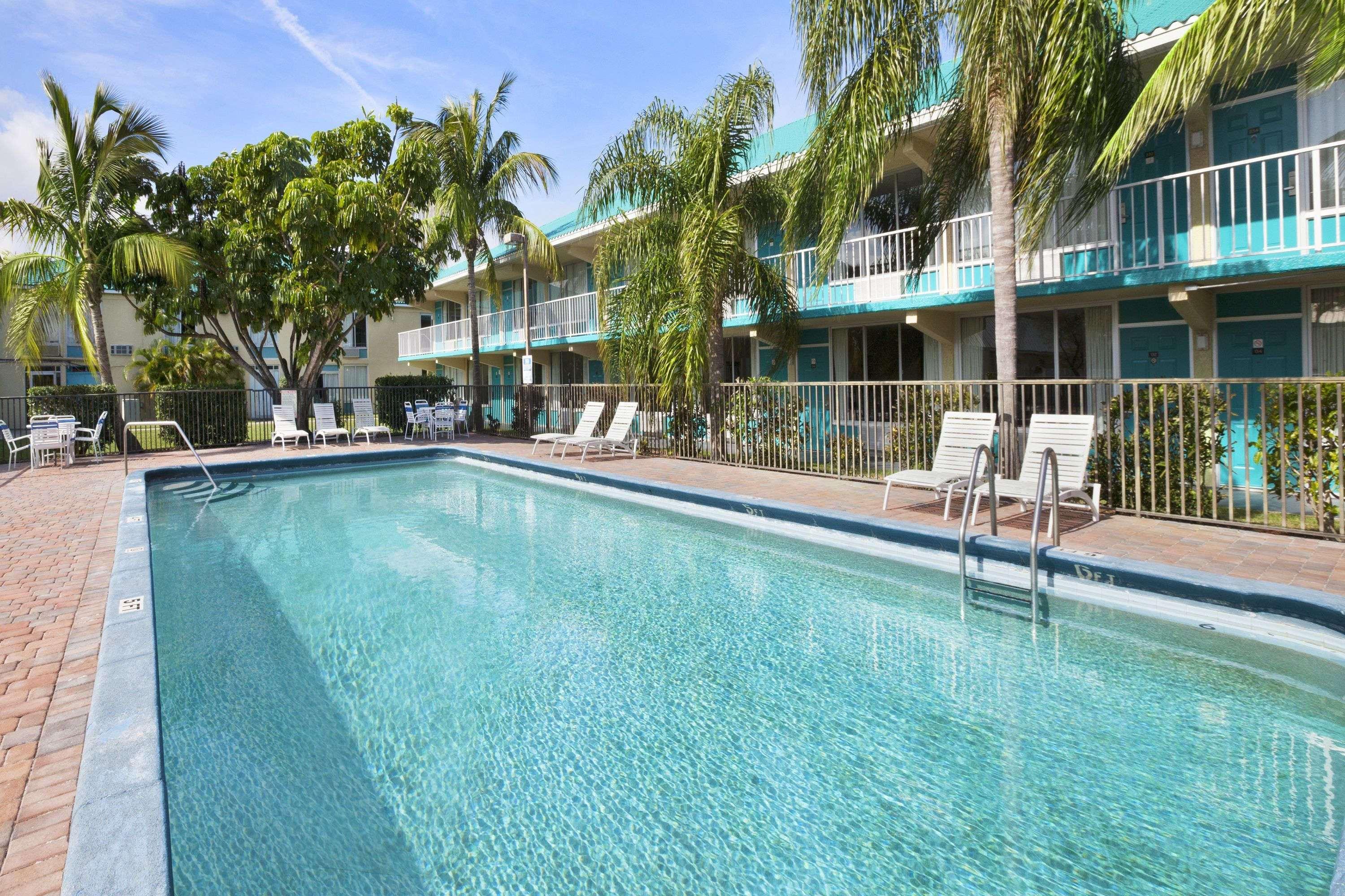 Days Inn By Wyndham Fort Pierce Midtown Екстериор снимка