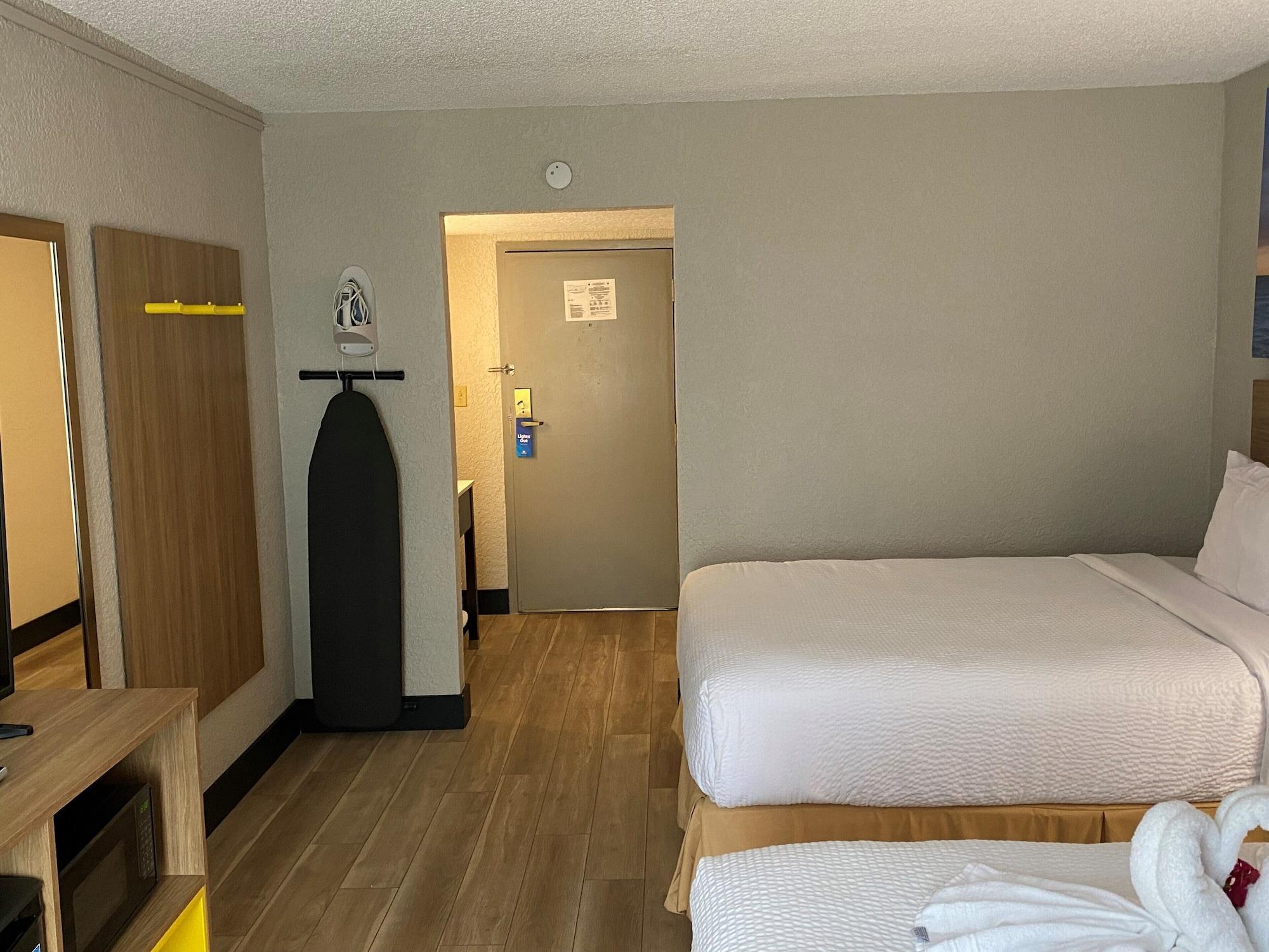 Days Inn By Wyndham Fort Pierce Midtown Екстериор снимка