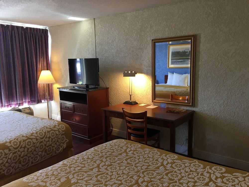 Days Inn By Wyndham Fort Pierce Midtown Екстериор снимка