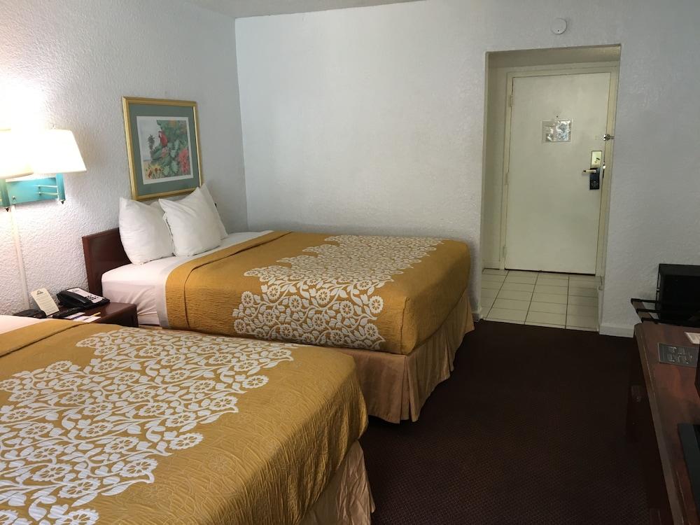 Days Inn By Wyndham Fort Pierce Midtown Екстериор снимка