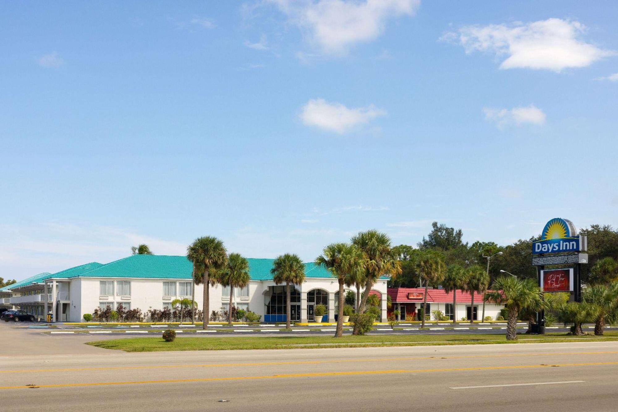 Days Inn By Wyndham Fort Pierce Midtown Екстериор снимка