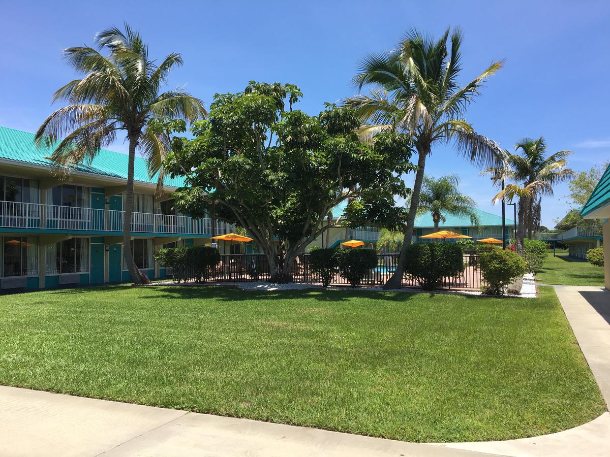 Days Inn By Wyndham Fort Pierce Midtown Екстериор снимка